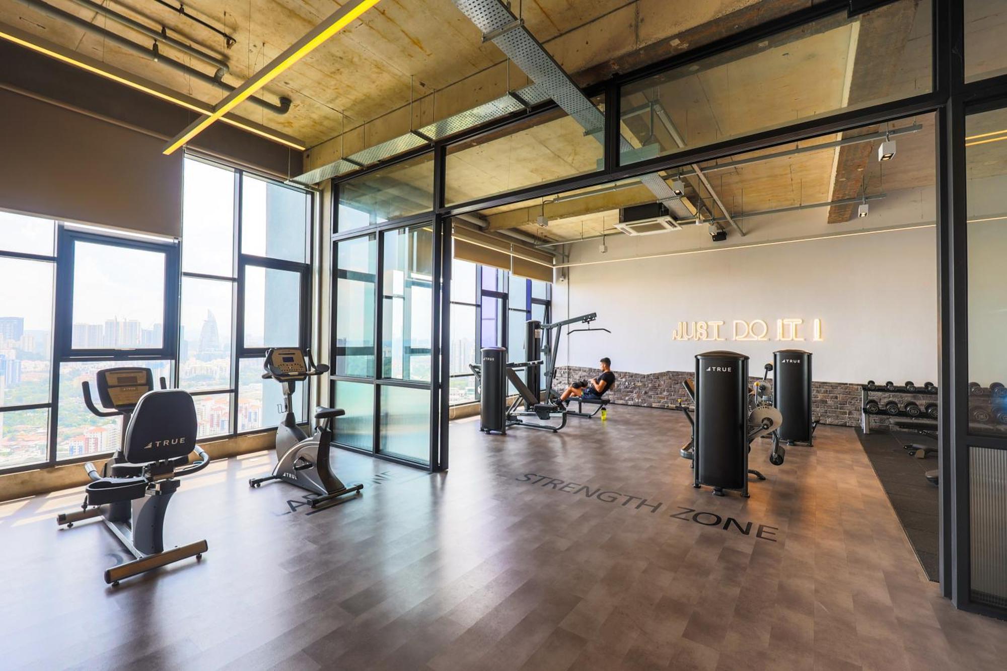 Apartamento Millerz Square By Mykey Kuala Lumpur Exterior foto The gym at the 100th floor