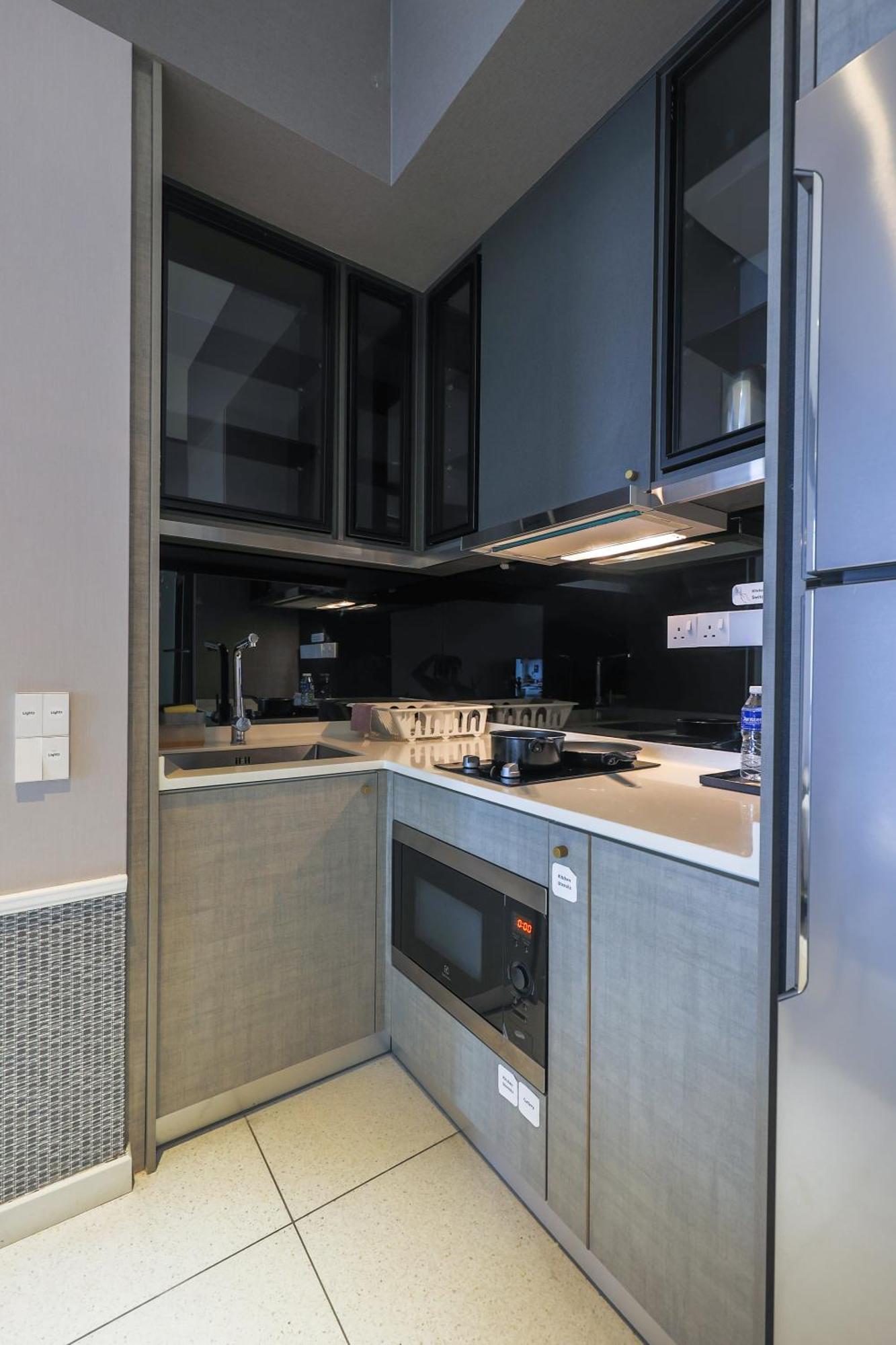 Apartamento Millerz Square By Mykey Kuala Lumpur Exterior foto A kitchen in a serviced apartment in Paris