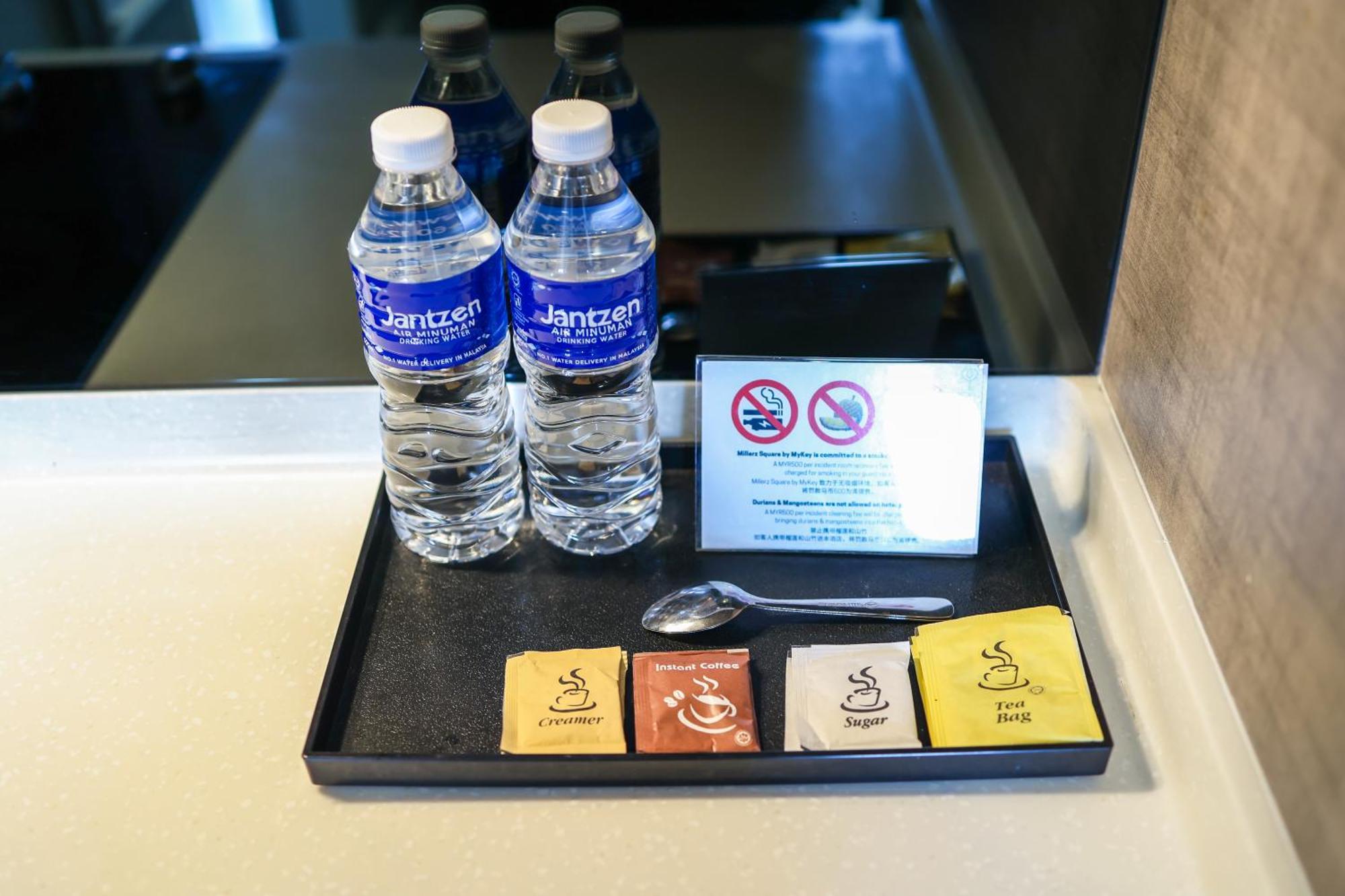 Apartamento Millerz Square By Mykey Kuala Lumpur Exterior foto Bottled water and tea bags in a hotel room