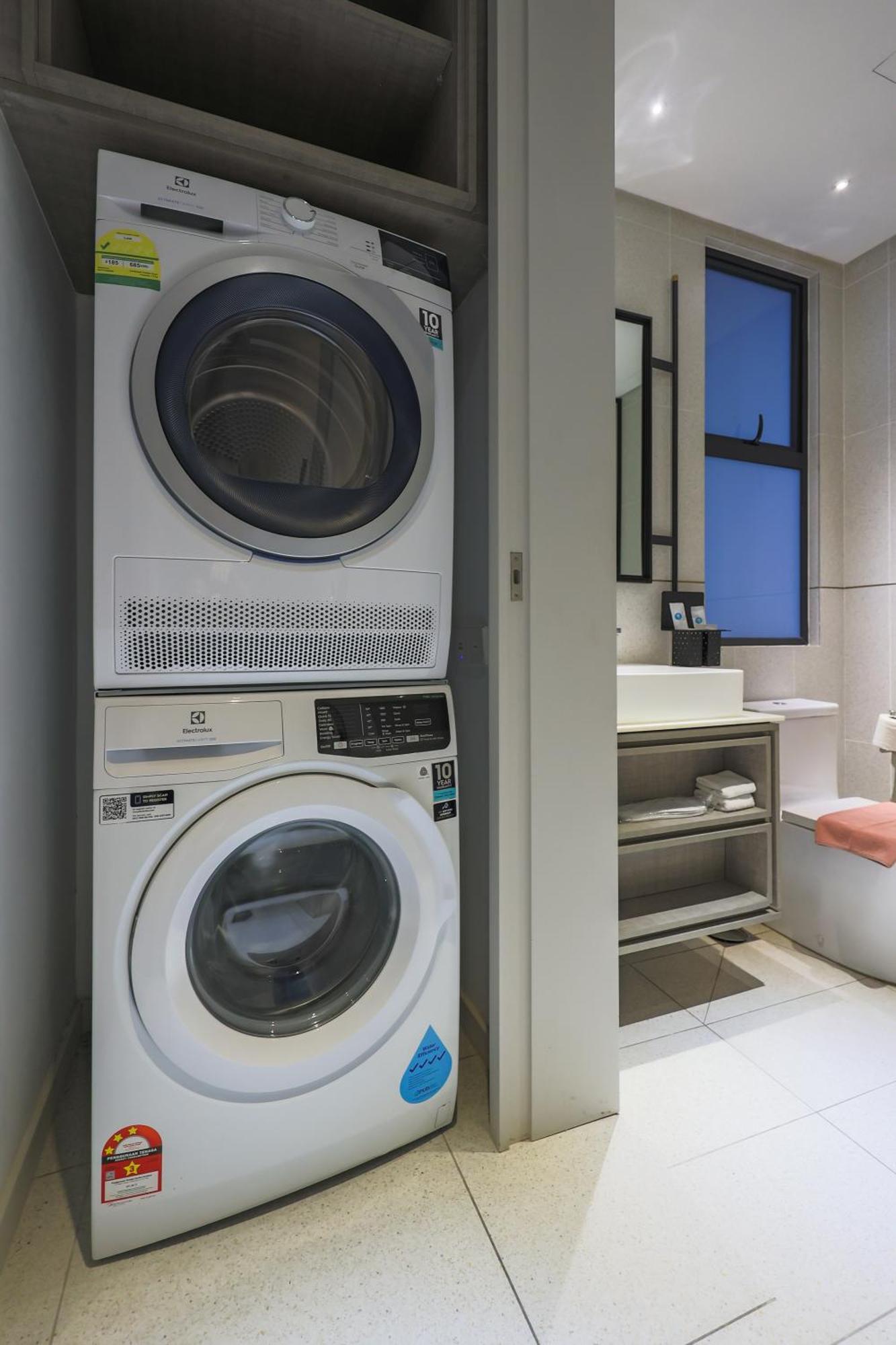 Apartamento Millerz Square By Mykey Kuala Lumpur Exterior foto A stacked washer and dryer